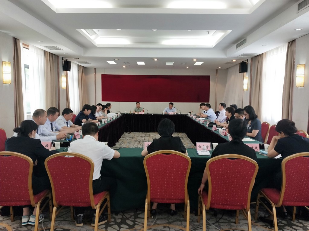 座谈会.jpg 座谈会